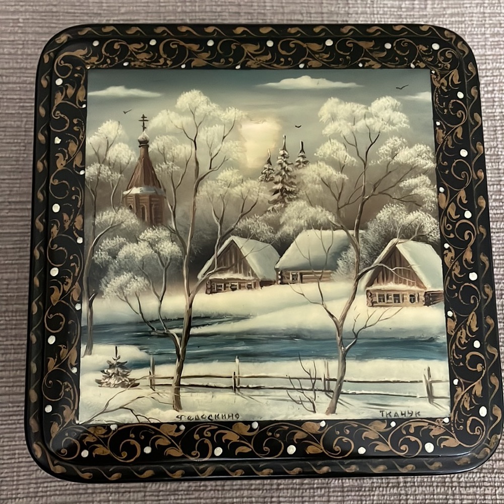 Rare Vtg USSR Russian FEDOSKINO Hand Painted Lacquer Wooden Box Signed by Artist